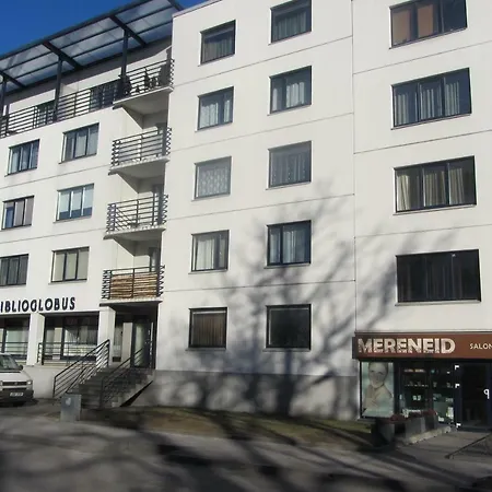 Kadriorg Center *